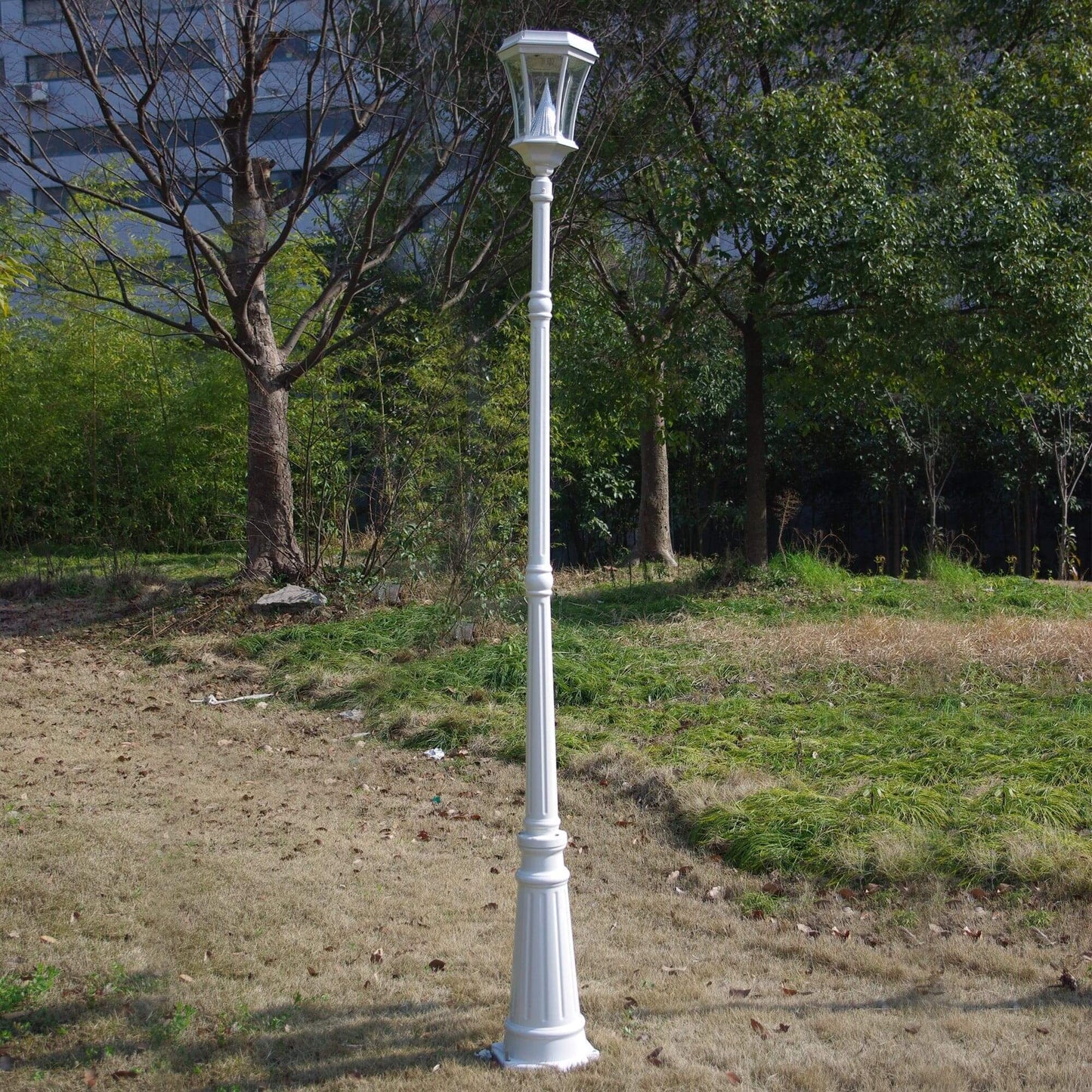 Lampadaire solaire blanc Lighteme - Lampe solaire à ampoule
