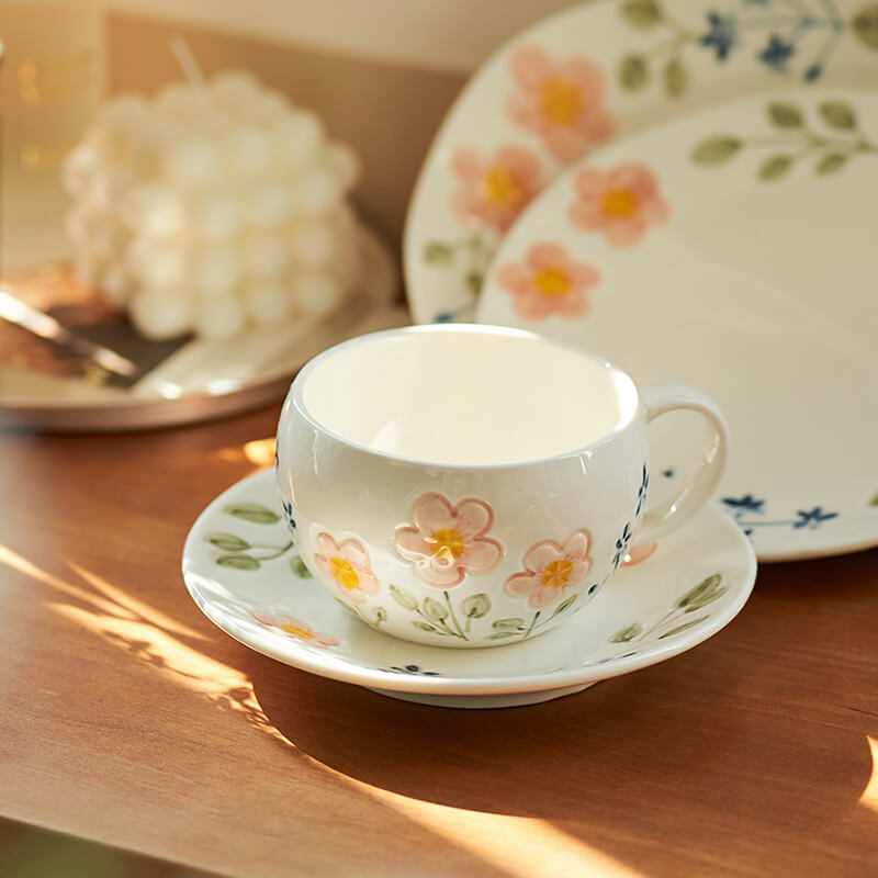 Lighteme Keramiktasse und Untertasse mit Blumendruck