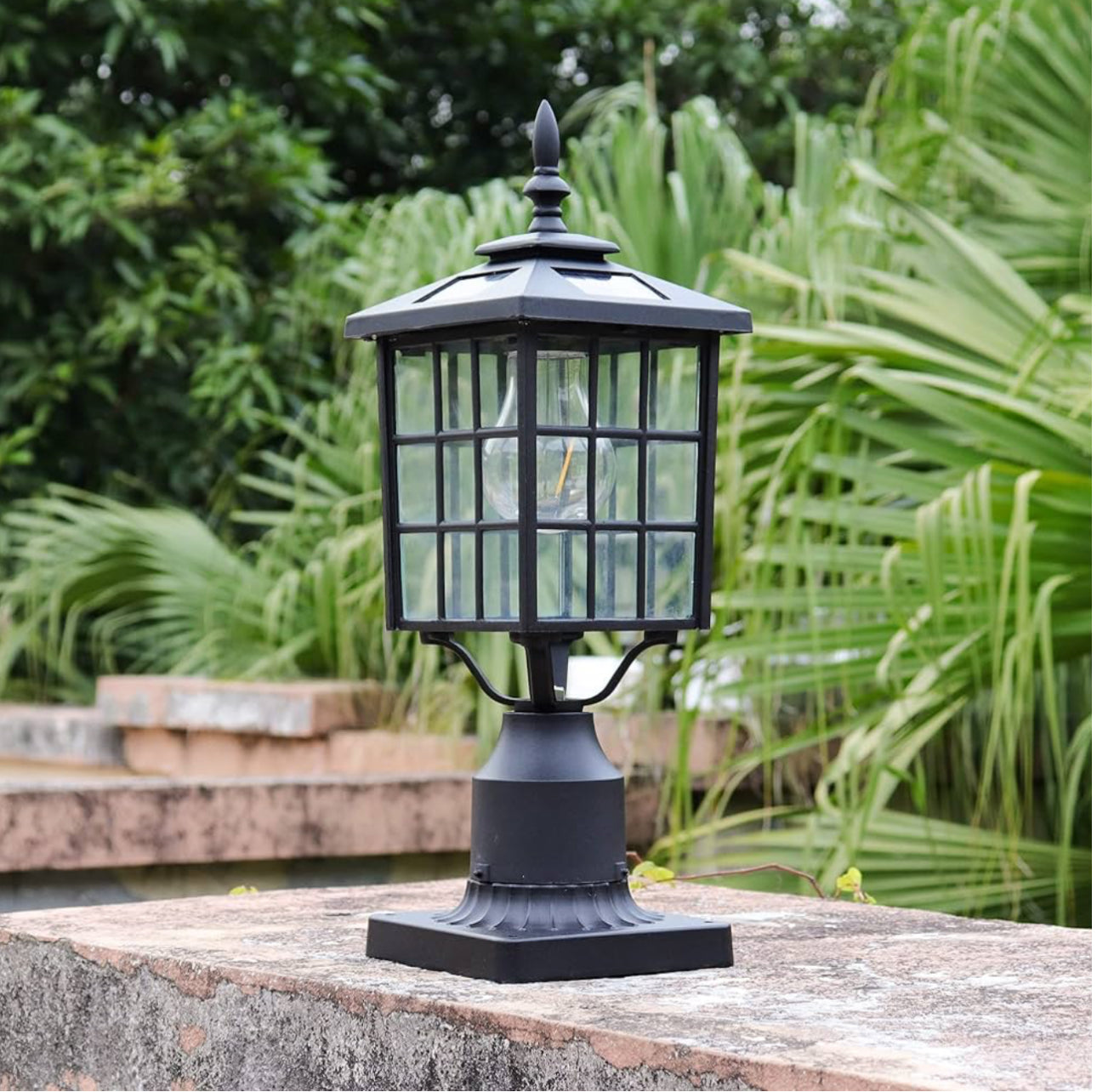 Lighteme LED-Solar-Pfostenleuchte aus Aluminiumguss mit 3-Zoll-Montagesockel für die Befestigung von Gartenpfosten im Freien