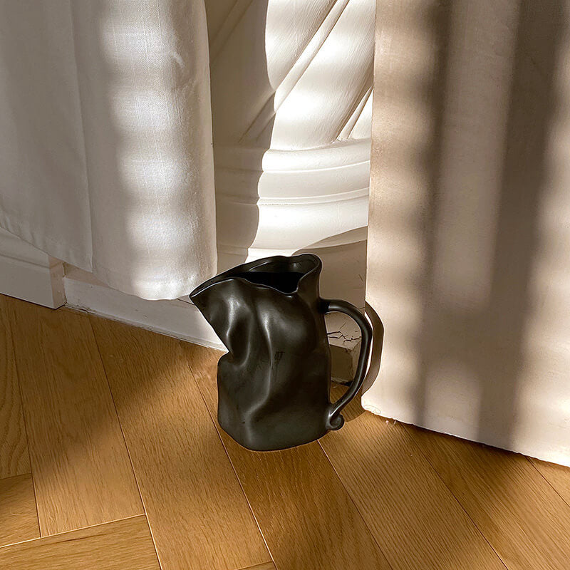 Lighteme – Unregelmäßig plissierte Keramikvase