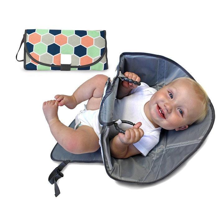 Lighteme No-mess Baby – bietet alle Vorteile eines tragbaren Wickeltisches und eines Windelhalters