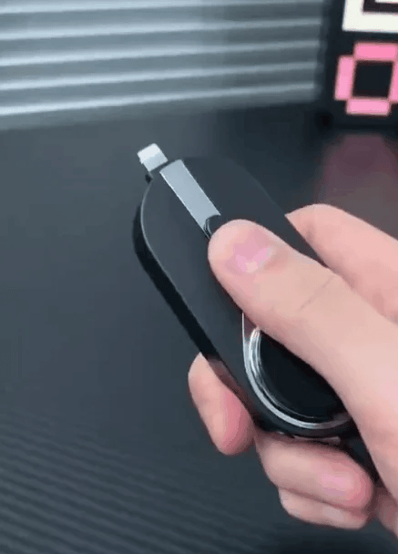Lighteme 2 in 1 smartphone charger on your key ring
