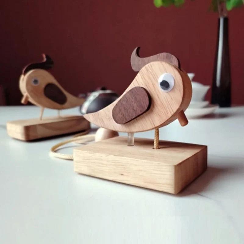 Handgefertigte Türklingel aus Holz von Lighteme in Form eines Spechts