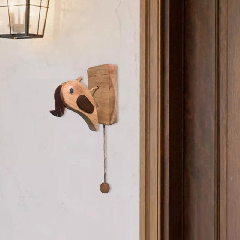 Handgefertigte Türklingel aus Holz von Lighteme in Form eines Spechts