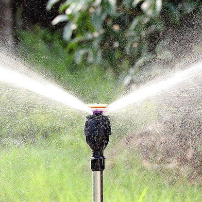 Mit dem rotierenden Stativregner von Lighteme können Sie Ihren Garten mühelos bewässern! 