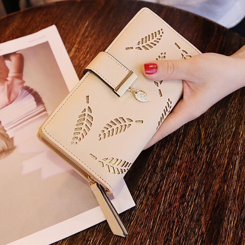 Lighteme – Elegante Clutch mit Blattverzierung