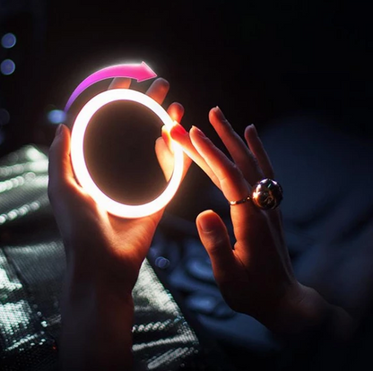 Lighteme Kabelloser LED-Kosmetikspiegel mit Ladefunktion