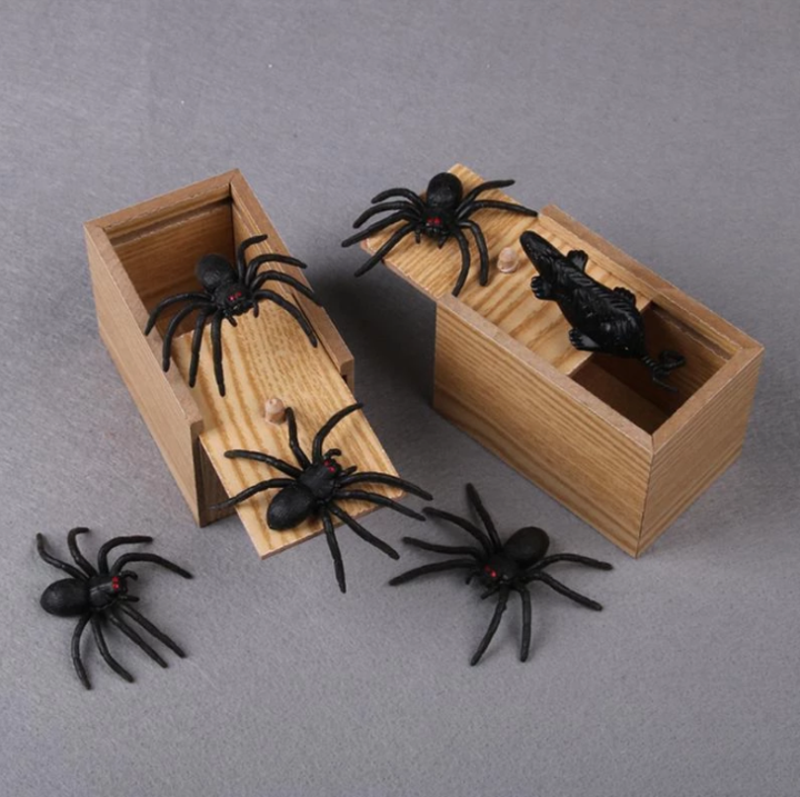 Ihrtrade Halloween decoration Prank Scare Spider