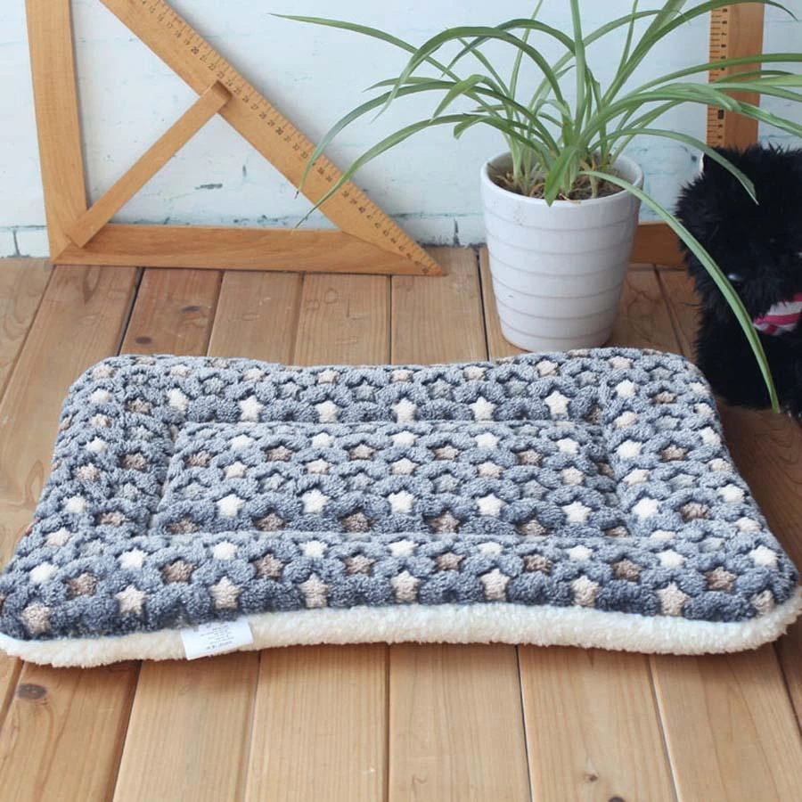 Couverture-coussin en polaire douce Lighteme Premium (2 couleurs)