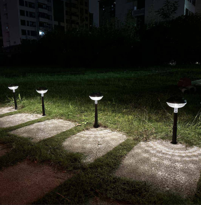 Lighteme 4 PacK Solar PP Body 2V 200mA Solar Pathway Lights