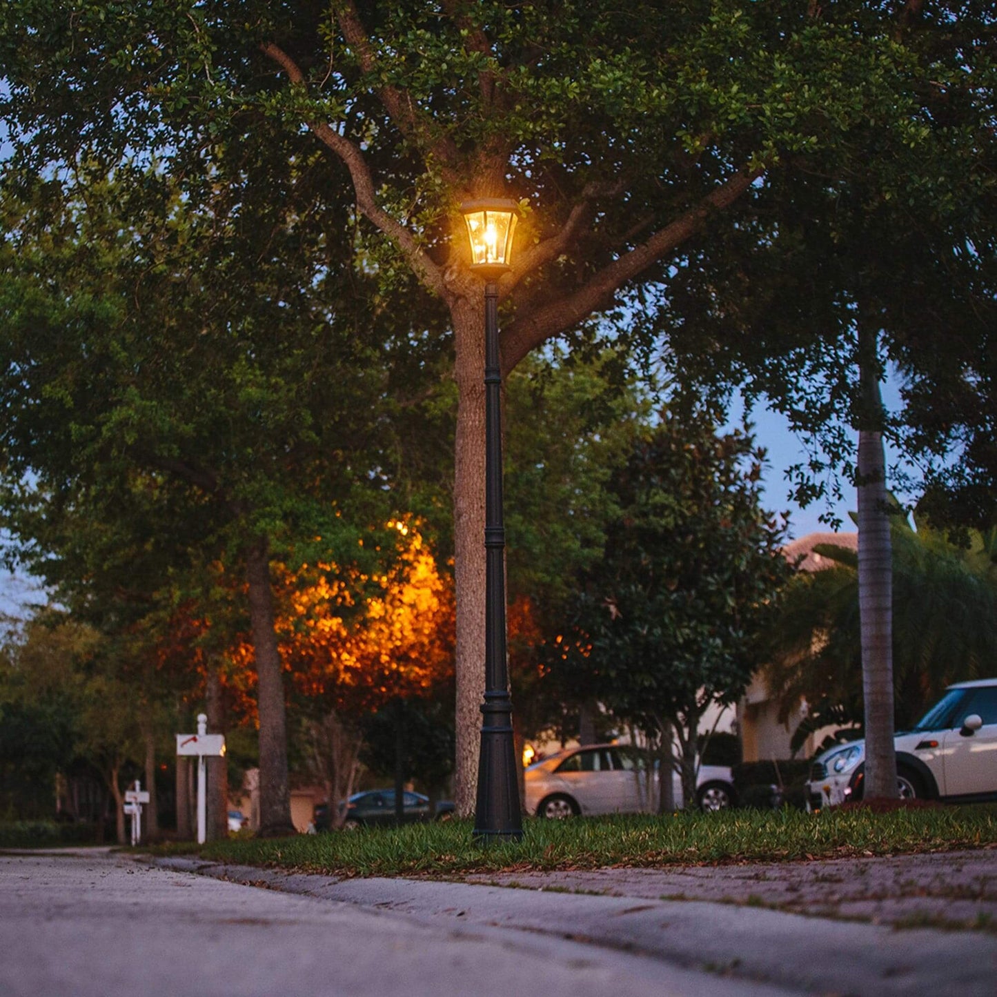 Lighteme Solar-Laternenpfahlleuchten – Solarlampe mit Glühbirne – 3-Wege-Montierung