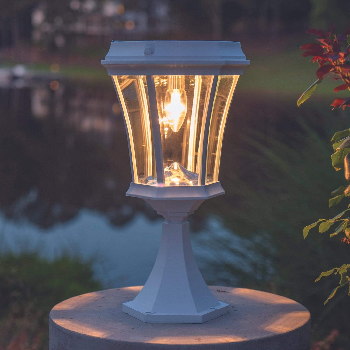 Lampadaire solaire blanc Lighteme - Lampe solaire à ampoule