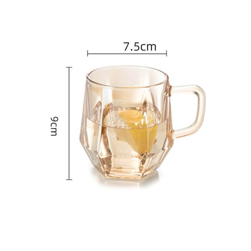 Helles, bernsteinfarbenes, sechseckiges Glasgefäß