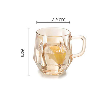 Helles, bernsteinfarbenes, sechseckiges Glasgefäß