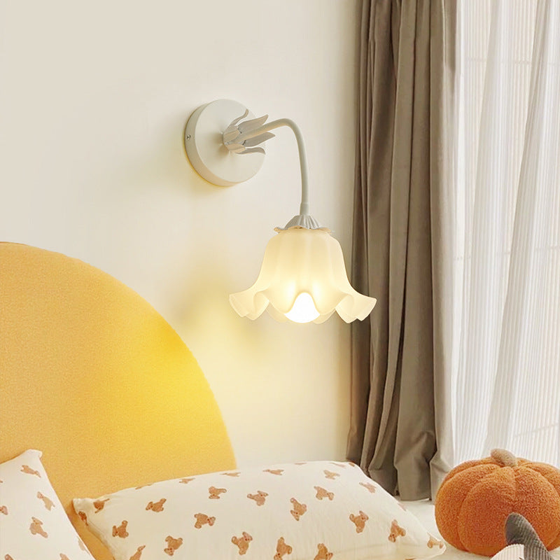 Lighteme Graceful Flower Wall Lamp