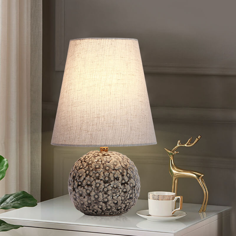 Lighteme Keramik-Tischlampe mit geschnitzter Blume