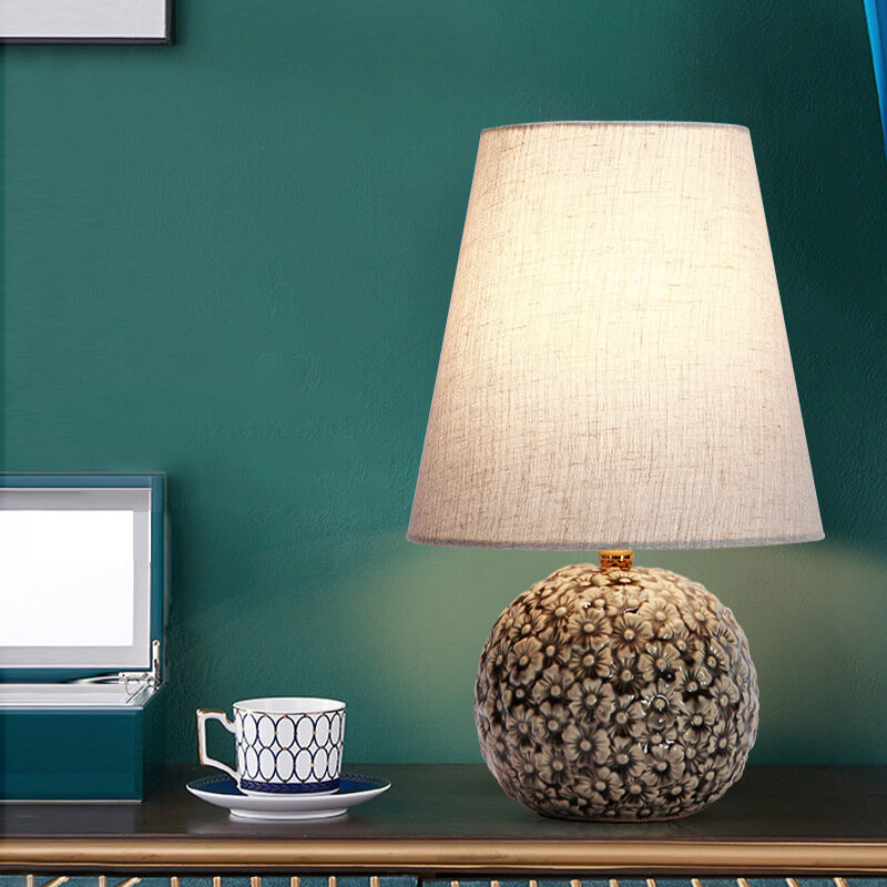 Lighteme Keramik-Tischlampe mit geschnitzter Blume