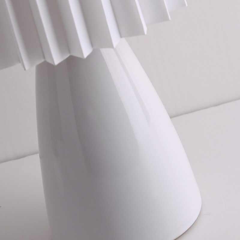 Lampe de table plissée en céramique Lighteme