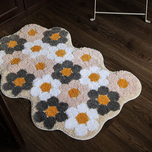 Heller farbiger Teppich mit Blumendekor