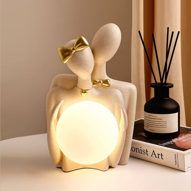 Lighteme Paar hält Mondlampe-Ornamente