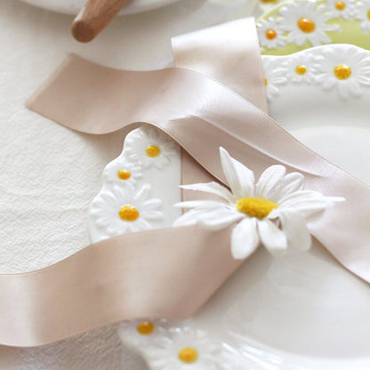 Lighteme Daisy Embossed Ceramic Dinner Plate