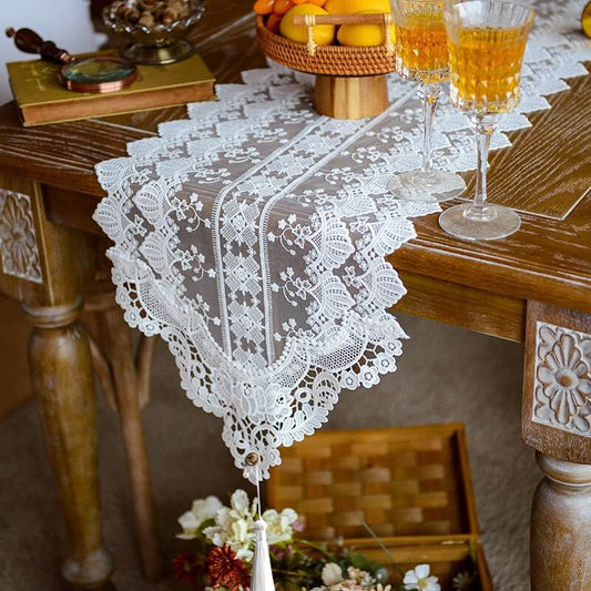 Chemin de table en macramé creux brodé Lighteme