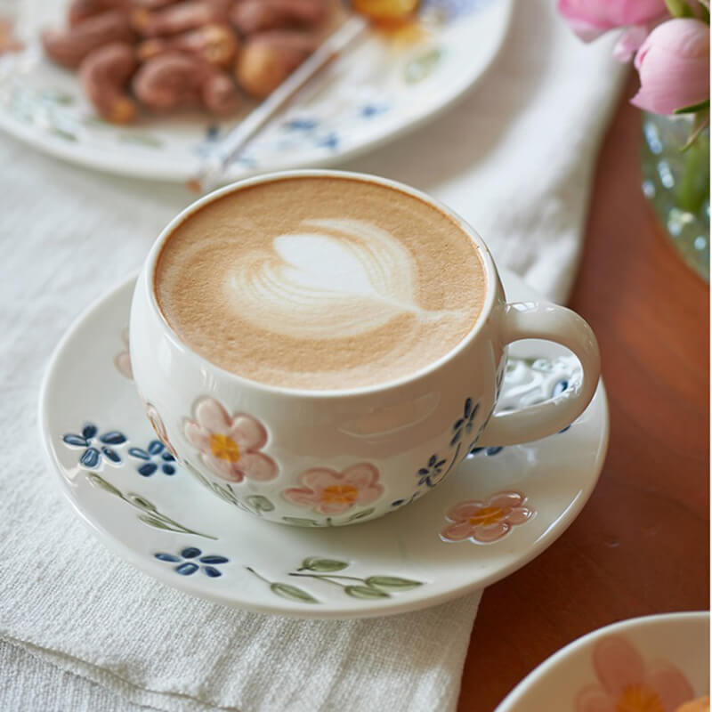Lighteme Keramiktasse und Untertasse mit Blumendruck