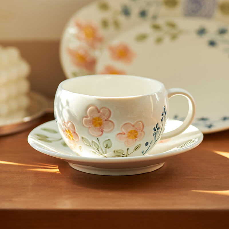 Lighteme Keramiktasse und Untertasse mit Blumendruck