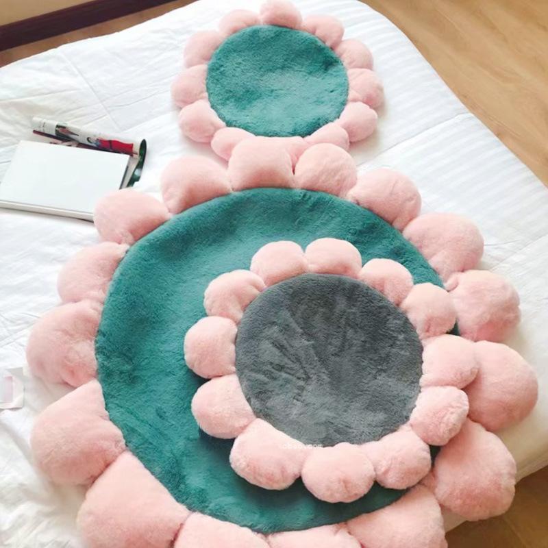 Lighteme Haustiermatte in Blumenform aus feinem Plüsch (3 Farben &amp; 2 Größen)