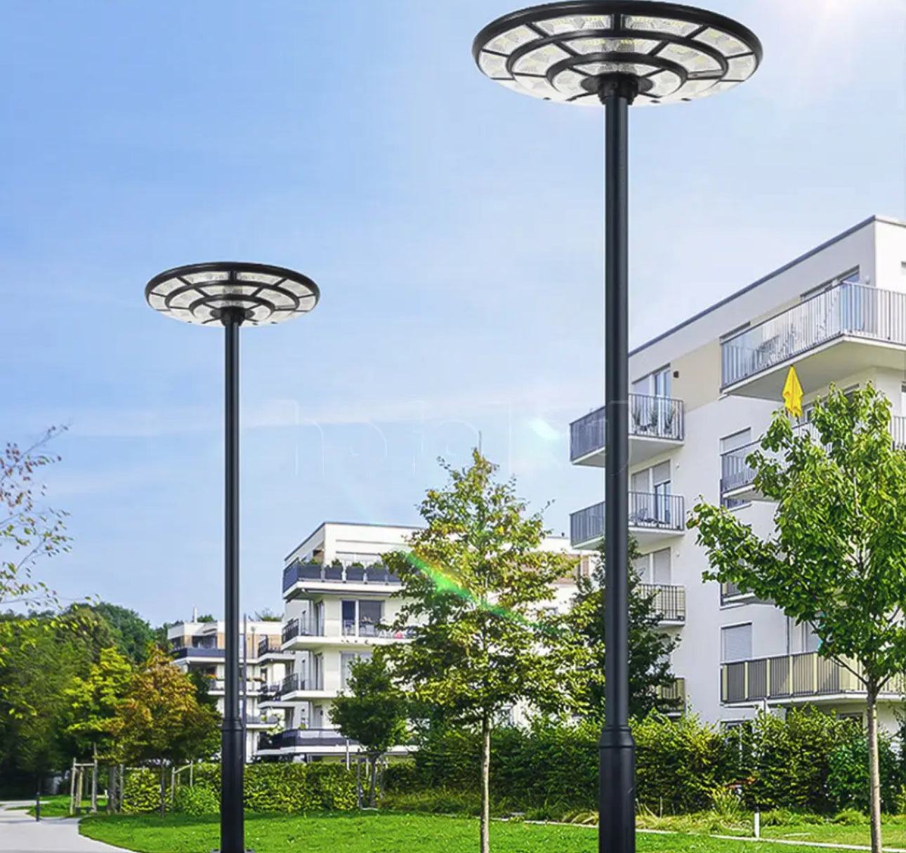 Lighteme 2500W Solar-Außenleuchte UFO Gartenmast und Wandstraßenlaternen für Haus, Hof, Bauernhäuser mit Fernbedienung