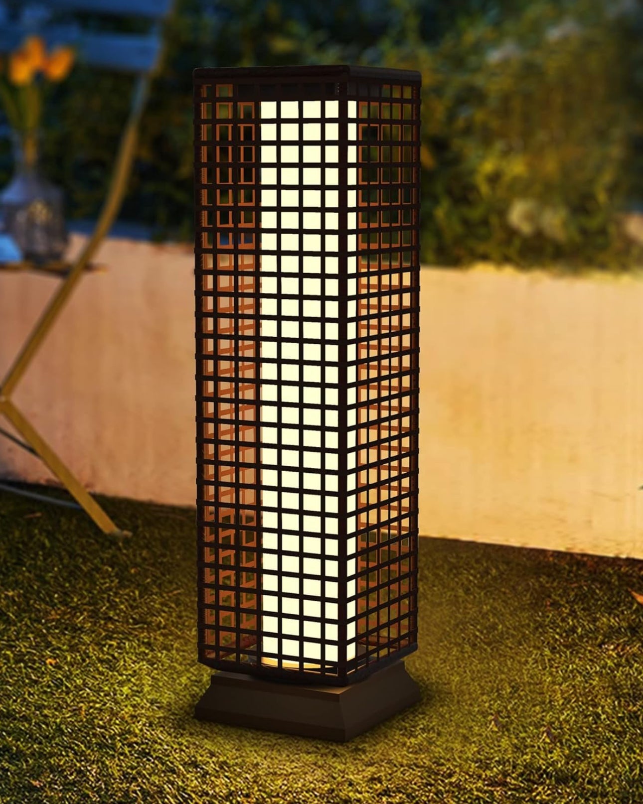 Lampadaire solaire d'extérieur Lighteme de 28 pi avec 2 modes d'éclairage