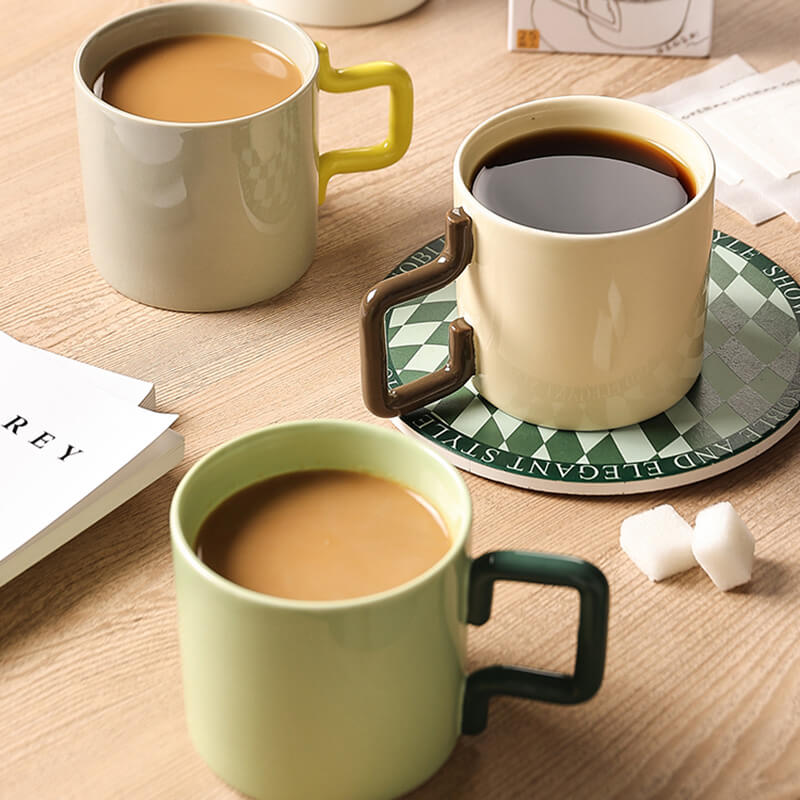 Lighteme Keramiktasse mit geometrischem Griff