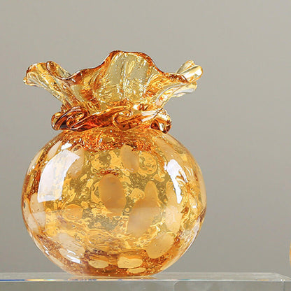 Wundertütenvase mit heller Glasur