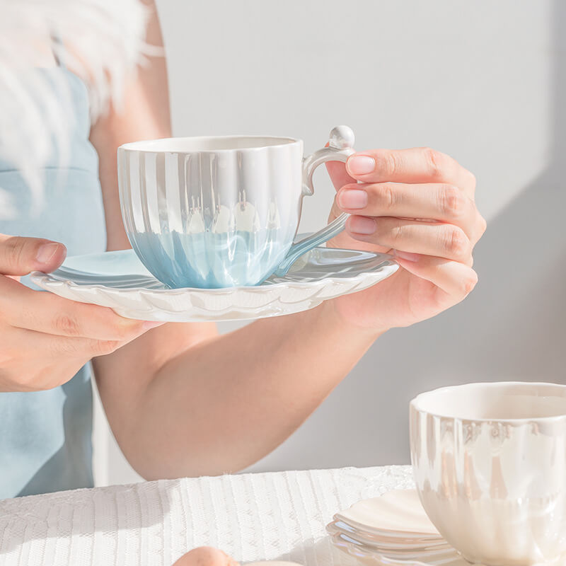 Lighteme Tasse und Untertasse mit Perlen-Muschelmuster und Farbverlauf