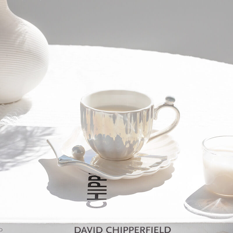 Lighteme Tasse und Untertasse mit Perlen-Muschelmuster und Farbverlauf