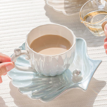 Lighteme Tasse und Untertasse mit Perlen-Muschelmuster und Farbverlauf