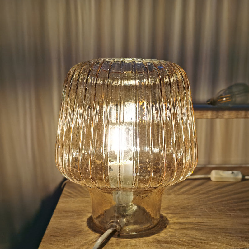Lighteme Tischlampe aus gehämmertem Glas
