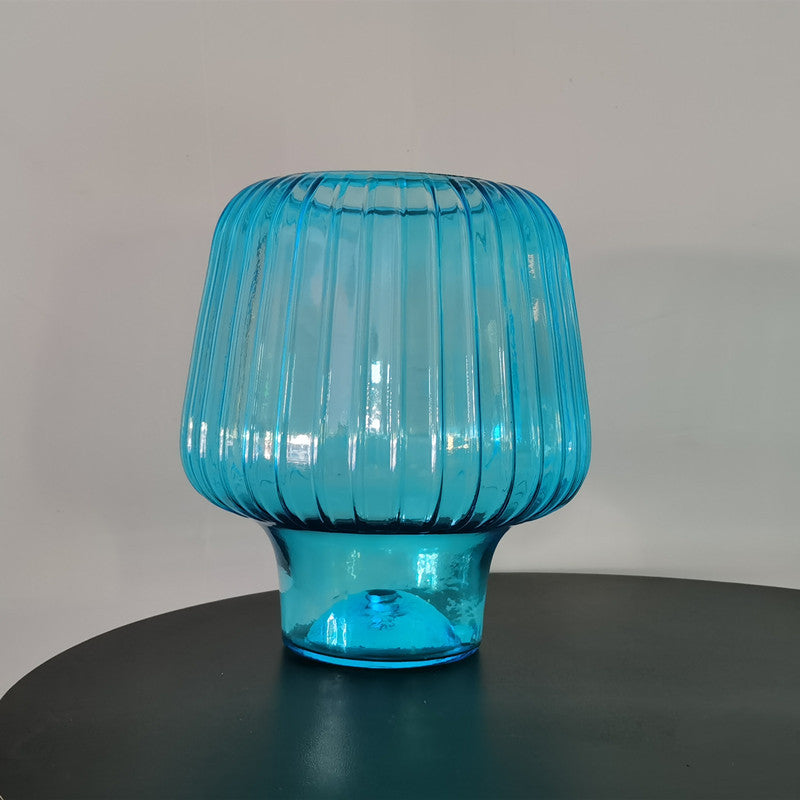 Lighteme Tischlampe aus gehämmertem Glas