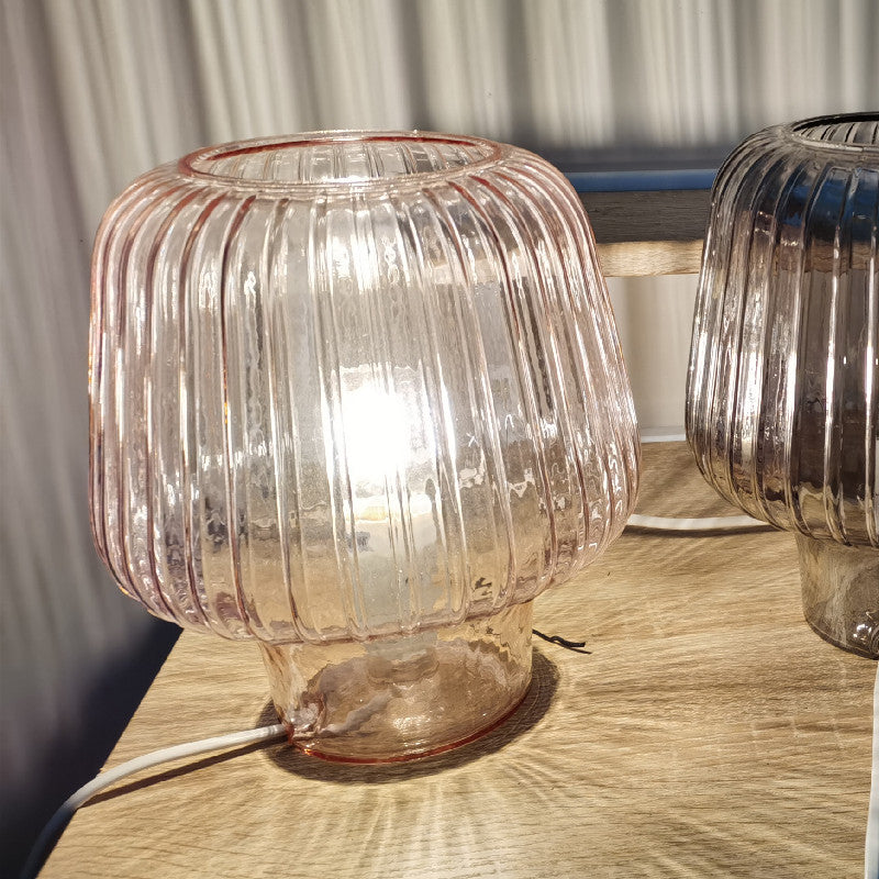 Lighteme Tischlampe aus gehämmertem Glas