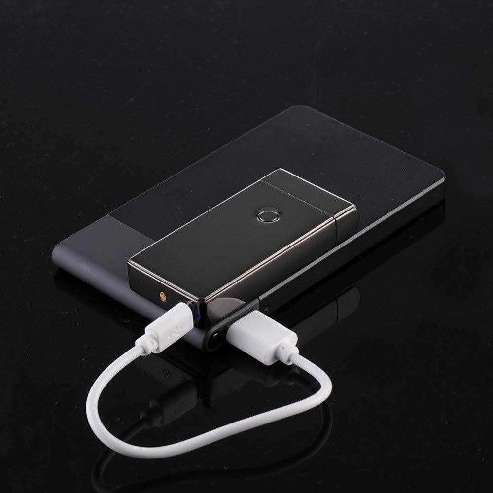 Elektrisches, flammenloses, wiederaufladbares winddichtes Feuerzeug mit Dual-Arc-Technologie von Lighteme über USB.