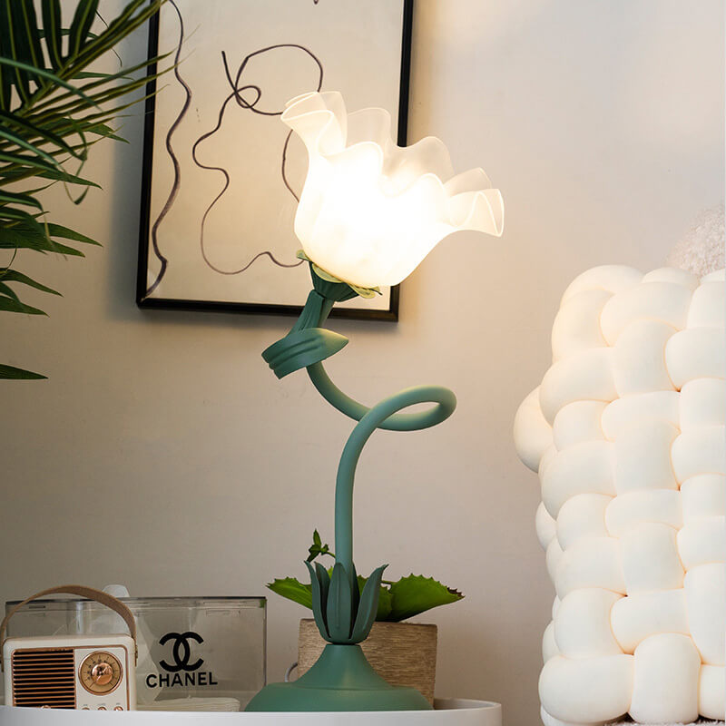 Lighteme Tischlampe im neuen Stil mit romantischen Blumenmotiven