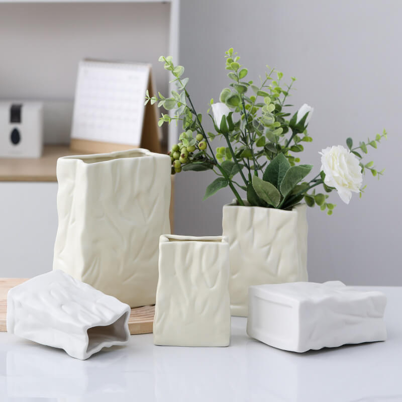 Lighteme – Keramikvase aus plissierter Papiertüte