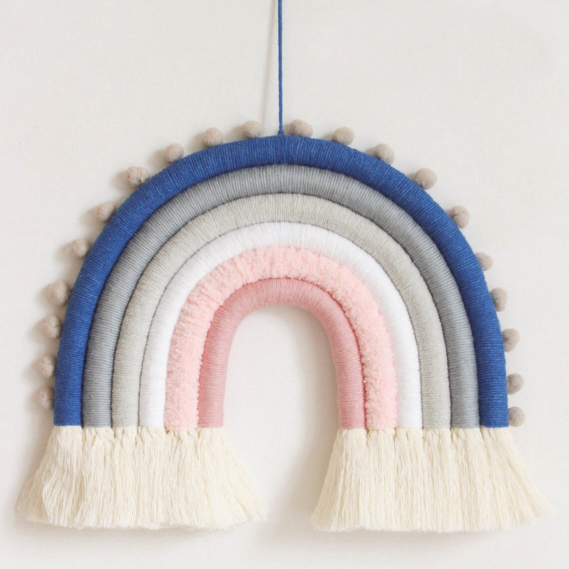 Lighteme Wandbehang mit Regenbogenquaste