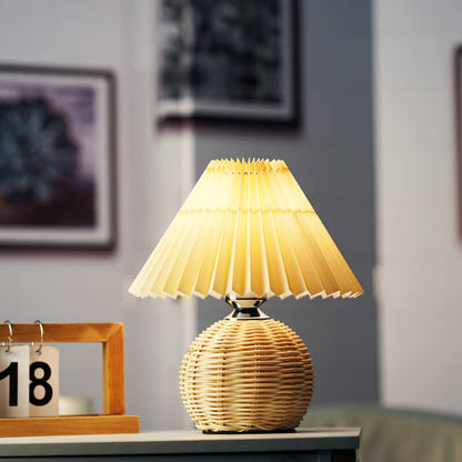 Lampe de table plissée en rotin Lighteme