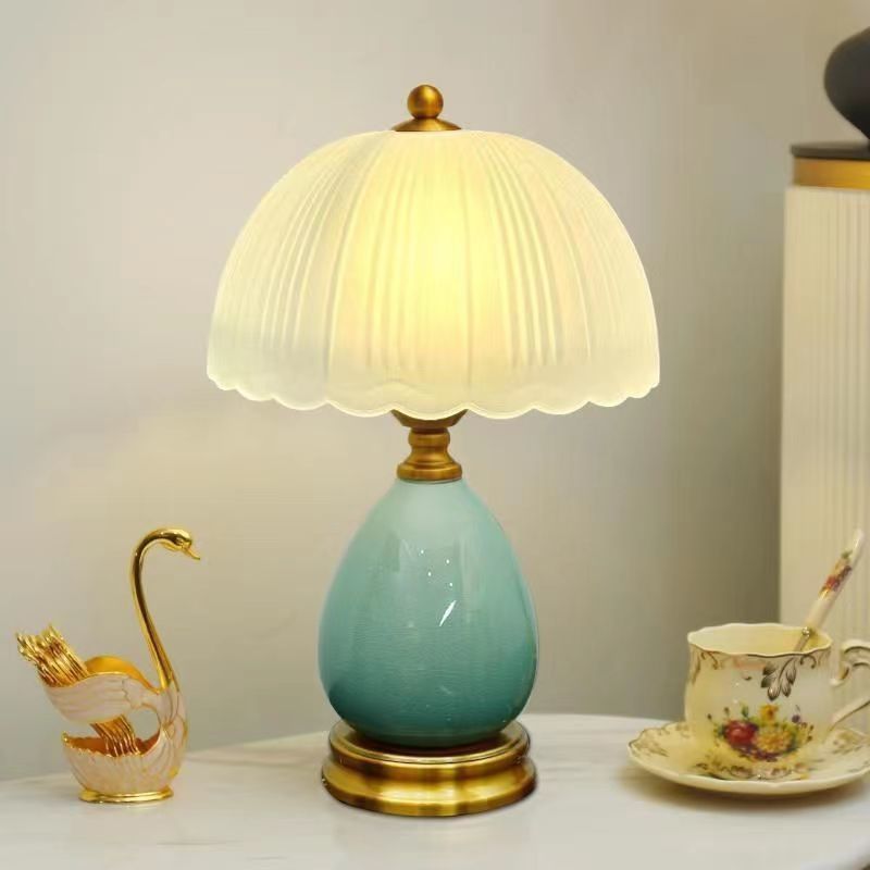 Lampe de table rétro en céramique Lighteme