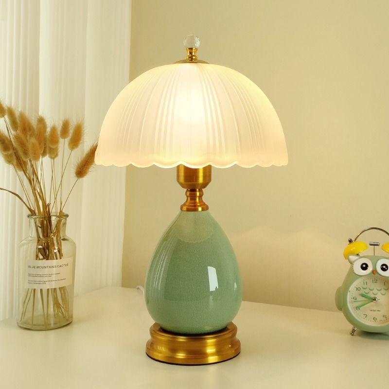Lampe de table rétro en céramique Lighteme