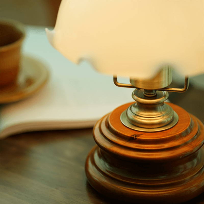 Lampe de table rétro en verre à motif floral Lighteme