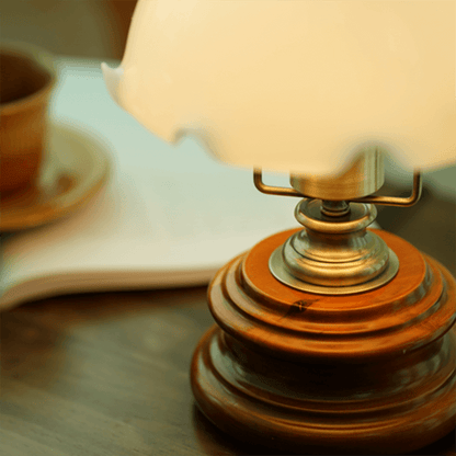 Lampe de table rétro en verre à motif floral Lighteme