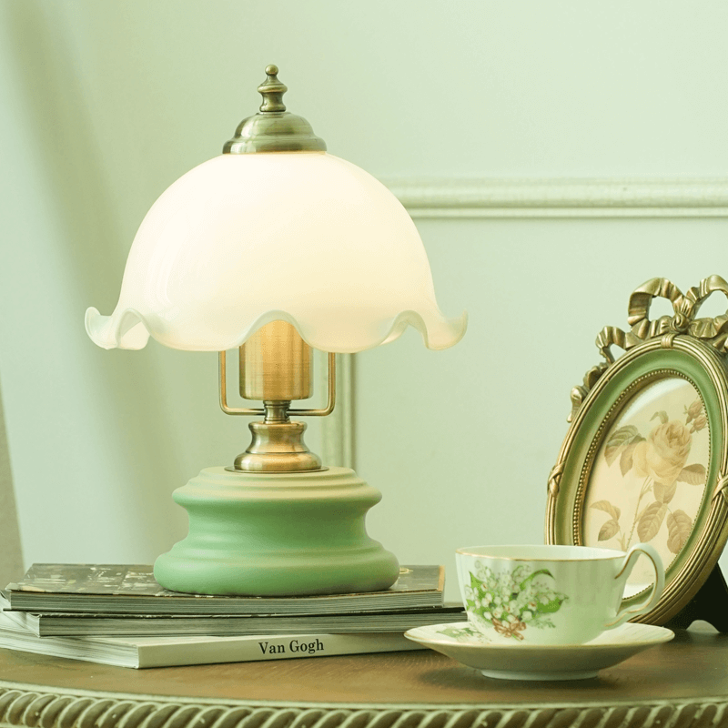Lampe de table rétro en verre à motif floral Lighteme