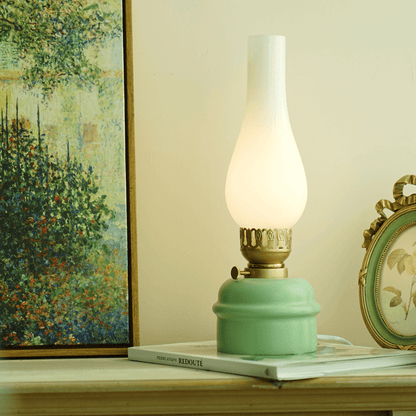 Lighteme Retro-Tischlampe in Petroleumform
